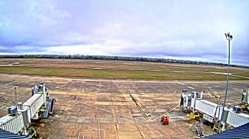 Weather camera view of Lake Charles Rgnl Arpt terminal bldg.
