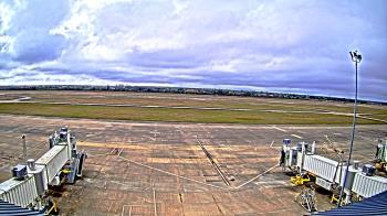 Weather camera view of Lake Charles Rgnl Arpt terminal bldg.