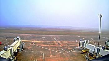 Weather camera view of Lake Charles Rgnl Arpt terminal bldg.