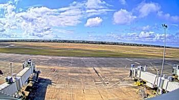 Weather camera view of Lake Charles Rgnl Arpt terminal bldg.