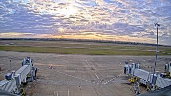 Weather camera view of Lake Charles Rgnl Arpt terminal bldg.