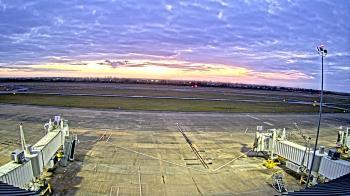 Weather camera view of Lake Charles Rgnl Arpt terminal bldg.