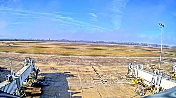 Weather camera view of Lake Charles Rgnl Arpt terminal bldg.