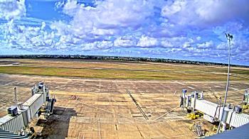 Weather camera view of Lake Charles Rgnl Arpt terminal bldg.
