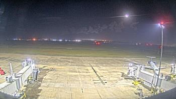 Weather camera view of Lake Charles Rgnl Arpt terminal bldg.