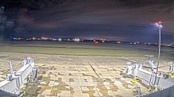 Weather camera view of Lake Charles Rgnl Arpt terminal bldg.