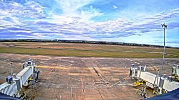 Weather camera view of Lake Charles Rgnl Arpt terminal bldg.