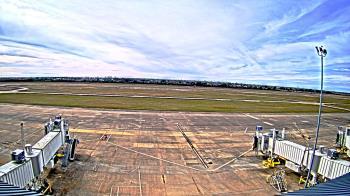 Weather camera view of Lake Charles Rgnl Arpt terminal bldg.
