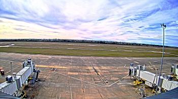 Weather camera view of Lake Charles Rgnl Arpt terminal bldg.