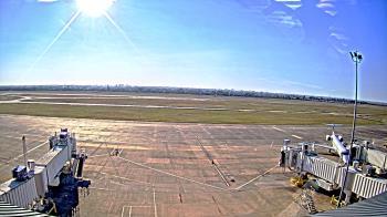 Weather camera view of Lake Charles Rgnl Arpt terminal bldg.