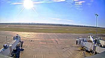 Weather camera view of Lake Charles Rgnl Arpt terminal bldg.