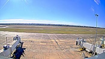 Weather camera view of Lake Charles Rgnl Arpt terminal bldg.