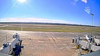 Weather camera view of Lake Charles Rgnl Arpt terminal bldg.