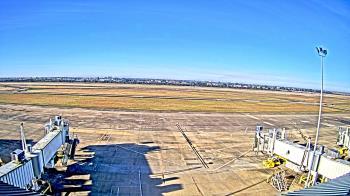 Weather camera view of Lake Charles Rgnl Arpt terminal bldg.