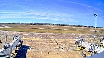 Weather camera view of Lake Charles Rgnl Arpt terminal bldg.