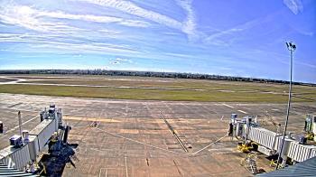 Weather camera view of Lake Charles Rgnl Arpt terminal bldg.