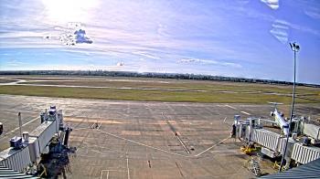 Weather camera view of Lake Charles Rgnl Arpt terminal bldg.