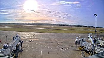 Weather camera view of Lake Charles Rgnl Arpt terminal bldg.