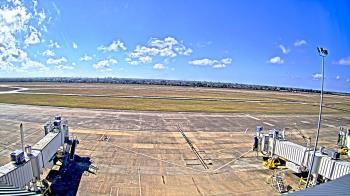 Weather camera view of Lake Charles Rgnl Arpt terminal bldg.