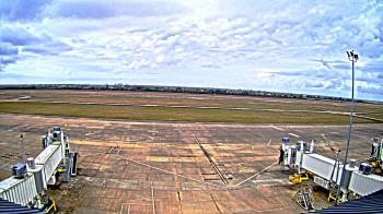 Weather camera view of Lake Charles Rgnl Arpt terminal bldg.
