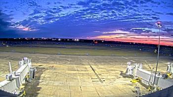 Weather camera view of Lake Charles Rgnl Arpt terminal bldg.