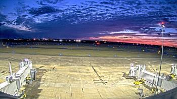 Weather camera view of Lake Charles Rgnl Arpt terminal bldg.