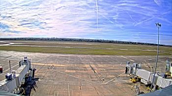 Weather camera view of Lake Charles Rgnl Arpt terminal bldg.