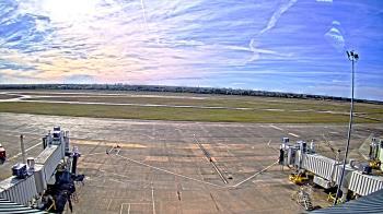 Weather camera view of Lake Charles Rgnl Arpt terminal bldg.