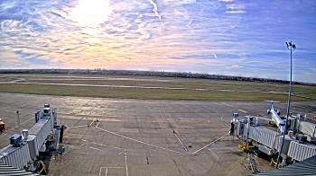 Weather camera view of Lake Charles Rgnl Arpt terminal bldg.
