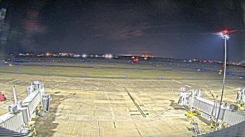 Weather camera view of Lake Charles Rgnl Arpt terminal bldg.