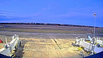 Weather camera view of Lake Charles Rgnl Arpt terminal bldg.
