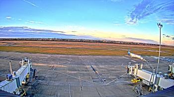 Weather camera view of Lake Charles Rgnl Arpt terminal bldg.