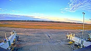 Weather camera view of Lake Charles Rgnl Arpt terminal bldg.