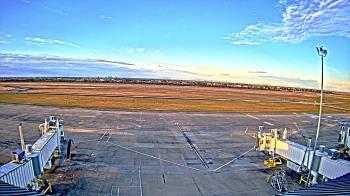 Weather camera view of Lake Charles Rgnl Arpt terminal bldg.