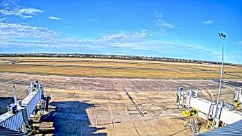 Weather camera view of Lake Charles Rgnl Arpt terminal bldg.