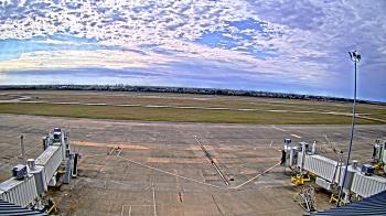 Weather camera view of Lake Charles Rgnl Arpt terminal bldg.
