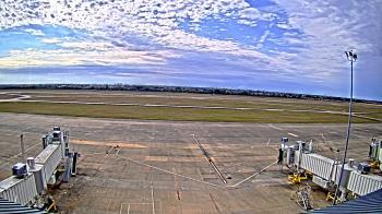 Weather camera view of Lake Charles Rgnl Arpt terminal bldg.