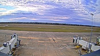 Weather camera view of Lake Charles Rgnl Arpt terminal bldg.