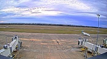 Weather camera view of Lake Charles Rgnl Arpt terminal bldg.