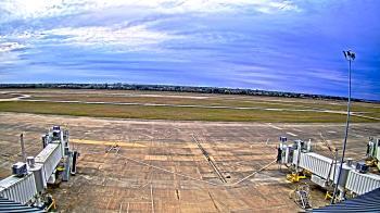 Weather camera view of Lake Charles Rgnl Arpt terminal bldg.