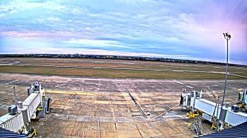 Weather camera view of Lake Charles Rgnl Arpt terminal bldg.