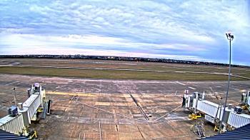 Weather camera view of Lake Charles Rgnl Arpt terminal bldg.