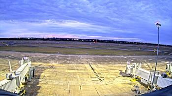 Weather camera view of Lake Charles Rgnl Arpt terminal bldg.