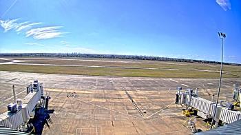 Weather camera view of Lake Charles Rgnl Arpt terminal bldg.
