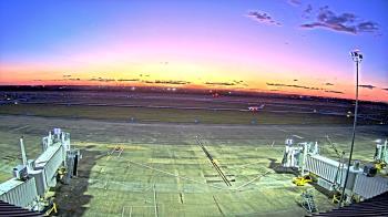 Weather camera view of Lake Charles Rgnl Arpt terminal bldg.