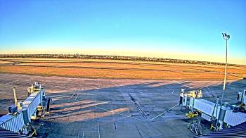 Weather camera view of Lake Charles Rgnl Arpt terminal bldg.