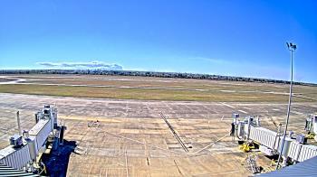 Weather camera view of Lake Charles Rgnl Arpt terminal bldg.