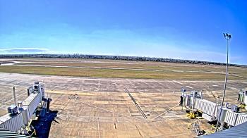 Weather camera view of Lake Charles Rgnl Arpt terminal bldg.