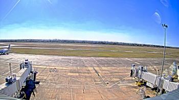Weather camera view of Lake Charles Rgnl Arpt terminal bldg.