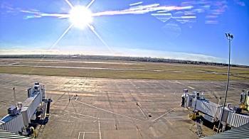 Weather camera view of Lake Charles Rgnl Arpt terminal bldg.